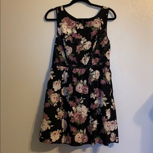 New with tags floral dress - Picture 1 of 4